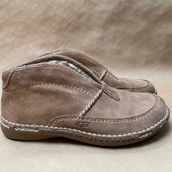 Uggs - Picture 1 of 2